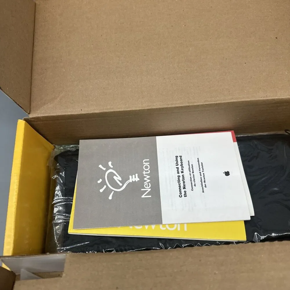  Apple Newton Keyboard in Original Packaging Box Carry Pouch X004 X0035LL/A
